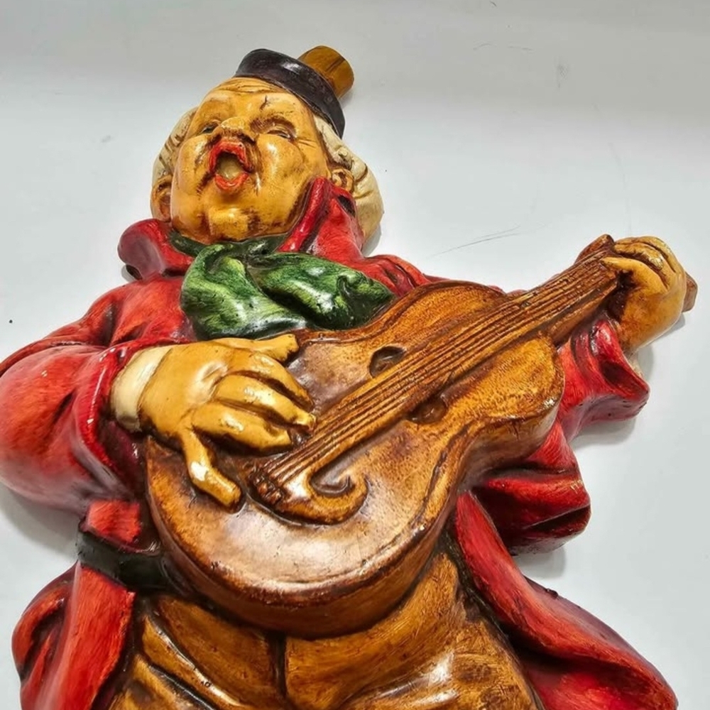 Charming "Very Old" Musician Figure Wall Hanging - Picture 8 of 10